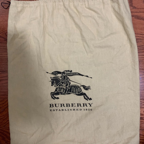 Burberry Quilted Lambskin Hobo Easton Olive Shoulder Bag - Picture 12 of 12